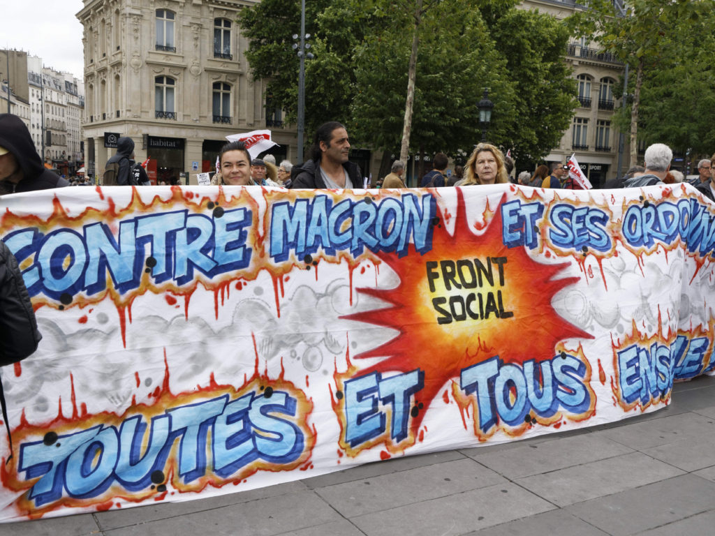 manif contre l'état d'urgence permanent 01
