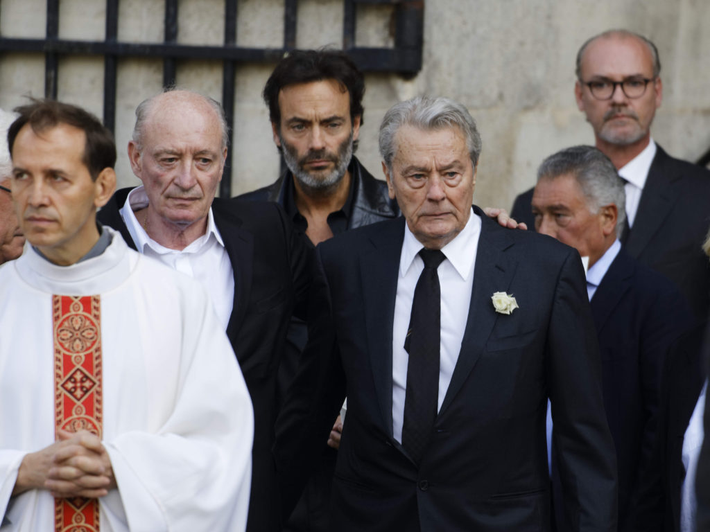 funérailles de Mireille Darc 33