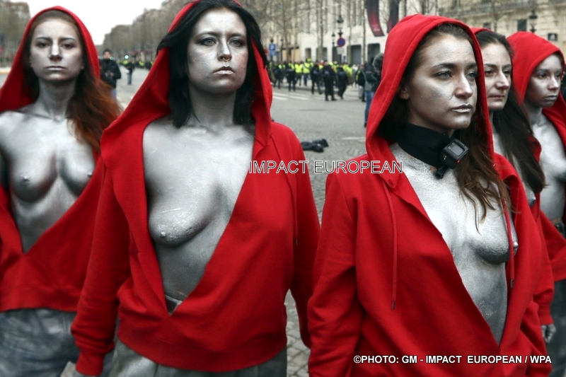 Femmes déguisées en Marianne