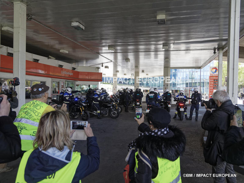 Pour un traitement médiatique impartial 09