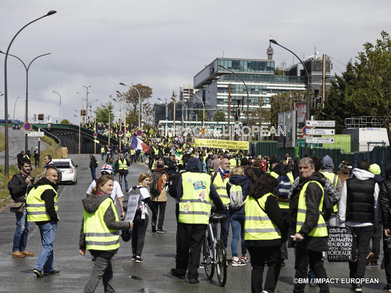 Pour un traitement médiatique impartial 10