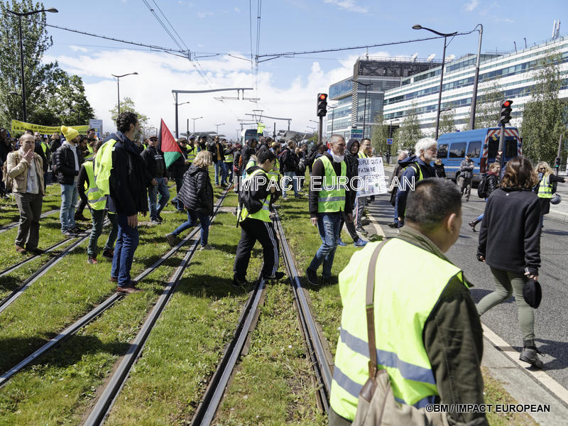 Pour un traitement médiatique impartial 11