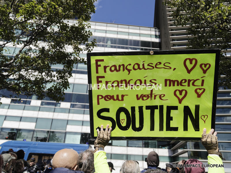 Pour un traitement médiatique impartial 12