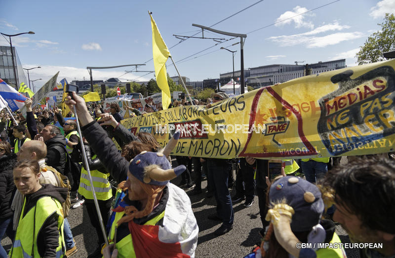 Pour un traitement médiatique impartial 13