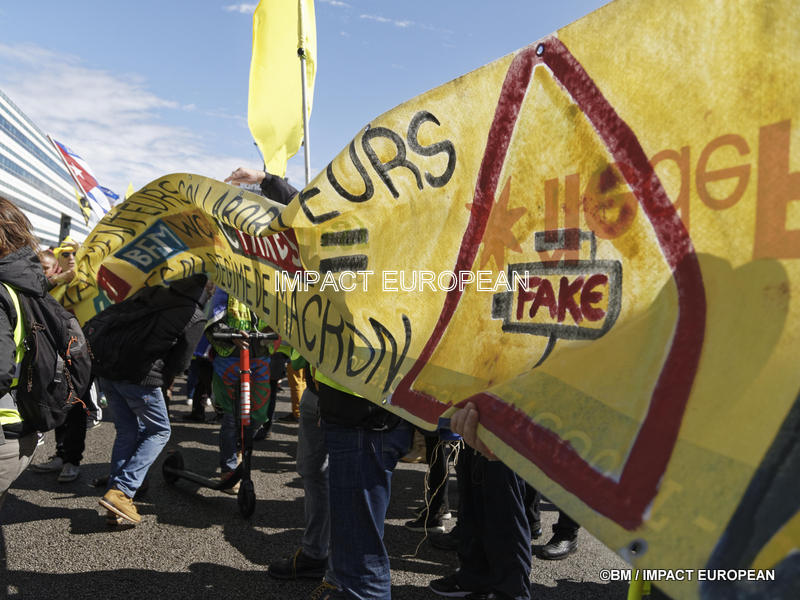 Pour un traitement médiatique impartial 14