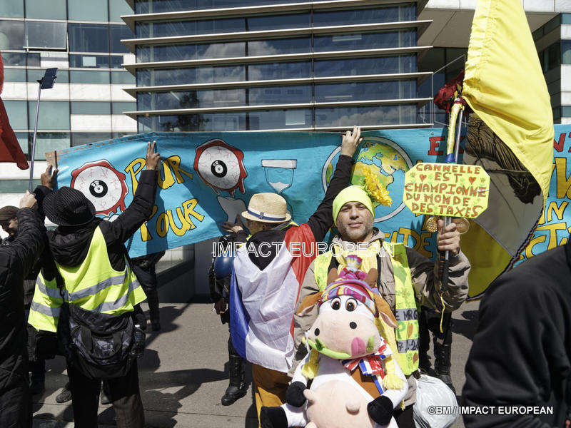 Pour un traitement médiatique impartial 15