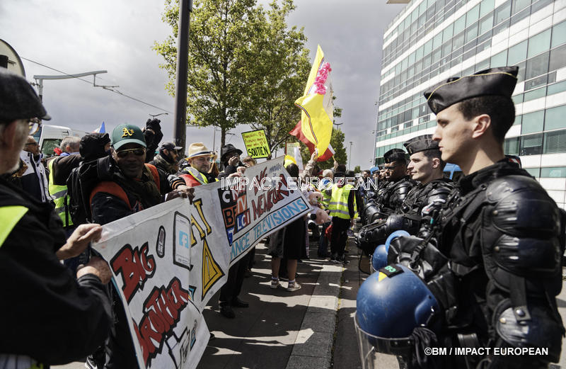 Pour un traitement médiatique impartial 17