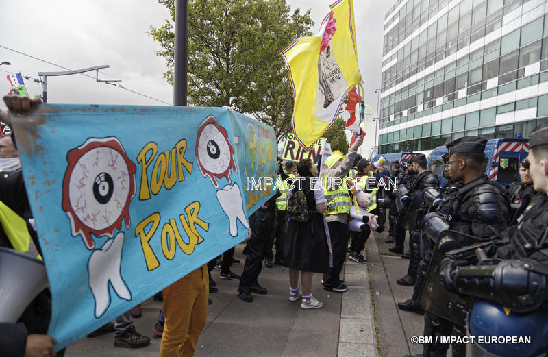 Pour un traitement médiatique impartial 19