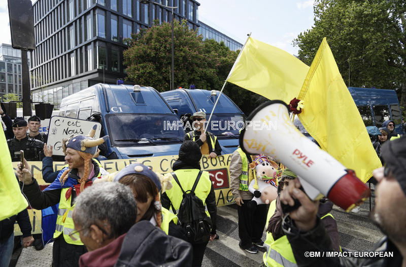 Pour un traitement médiatique impartial 27