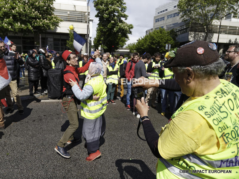Pour un traitement médiatique impartial 28