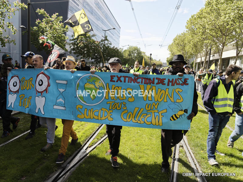 Pour un traitement médiatique impartial 32