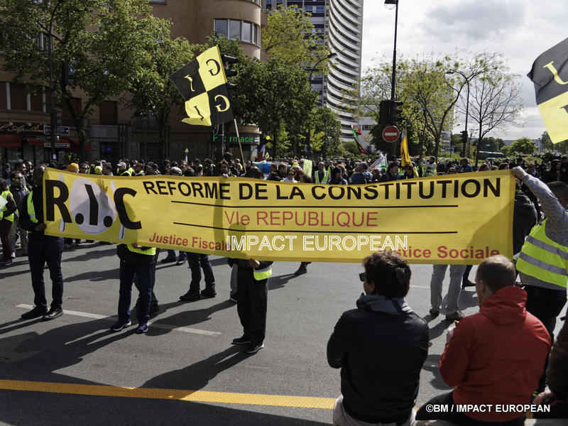 Pour un traitement médiatique impartial 35