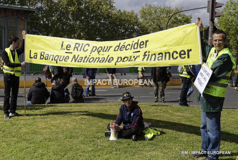 Pour un traitement médiatique impartial 36