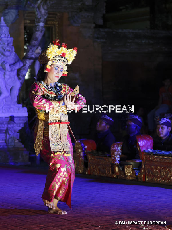 Legong & Barong danse 02