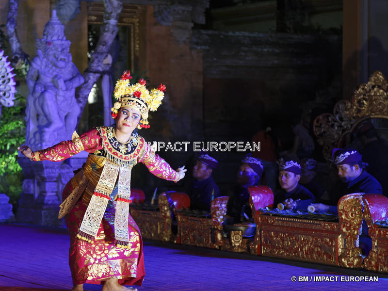 Legong & Barong danse 04-001