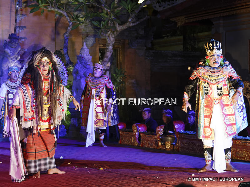 Legong & Barong danse 21-001