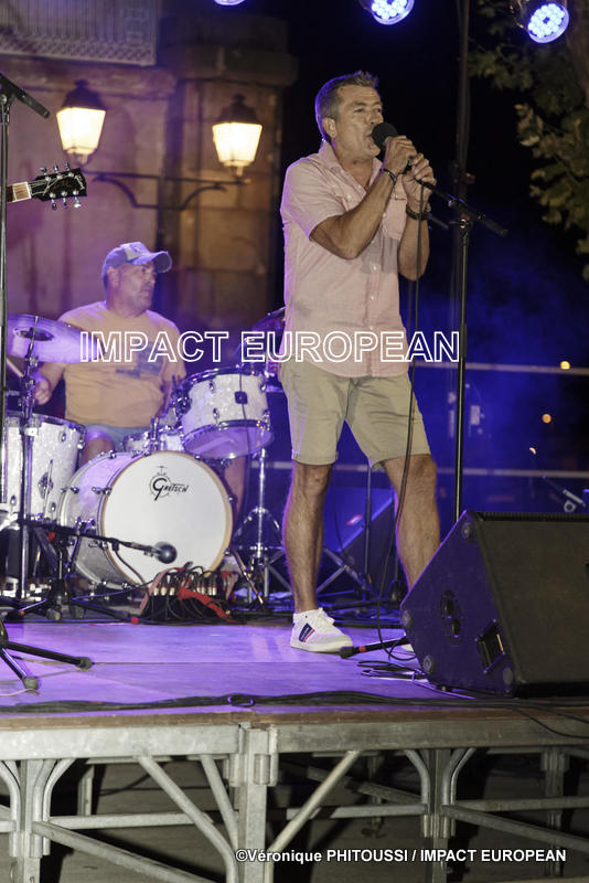 Le groupe Washing Blues en concert Place de la Marineà Agde le 14 juillet 2019