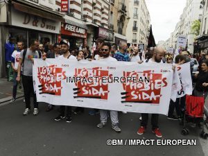 Marche-des-Fiertés-en-Banlieues-19-300x225