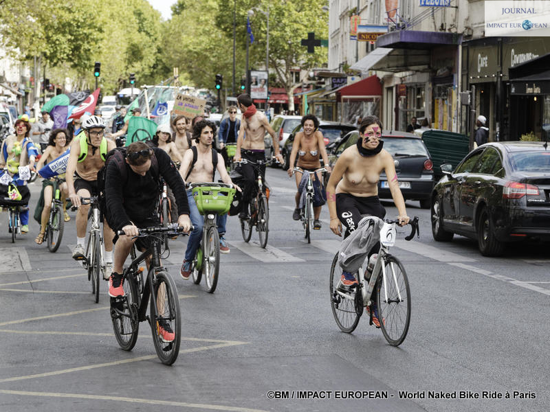 Manif Cyclo-nudiste 02