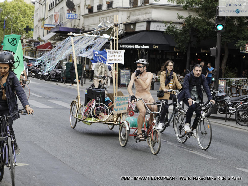 Manif Cyclo-nudiste 04