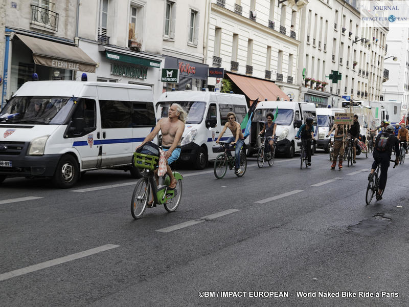 Manif Cyclo-nudiste 07