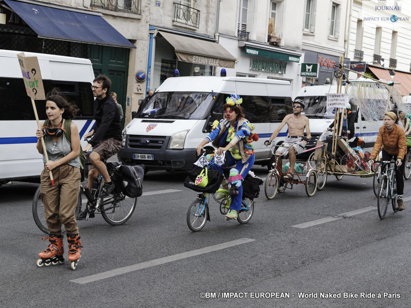 Manif Cyclo-nudiste 08