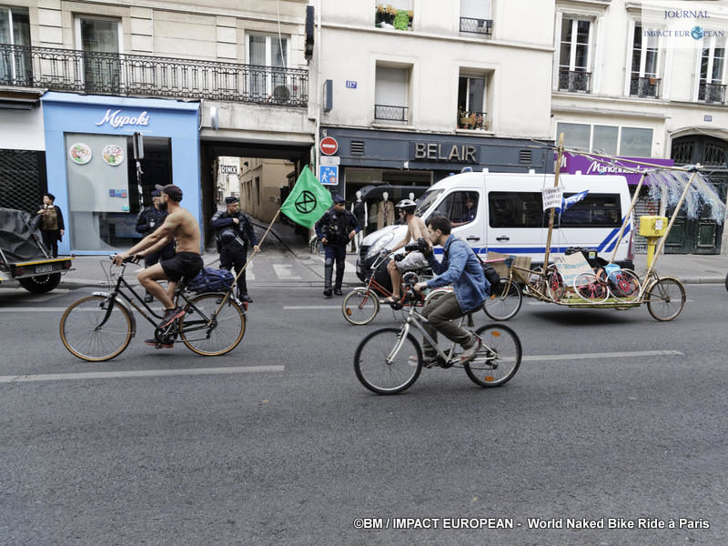 Manif Cyclo-nudiste 09