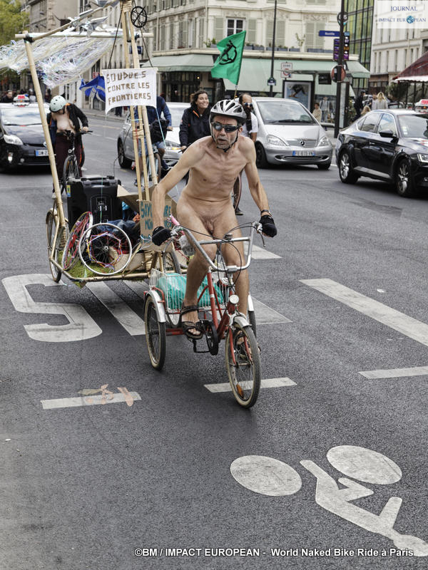 Manif Cyclo-nudiste 13