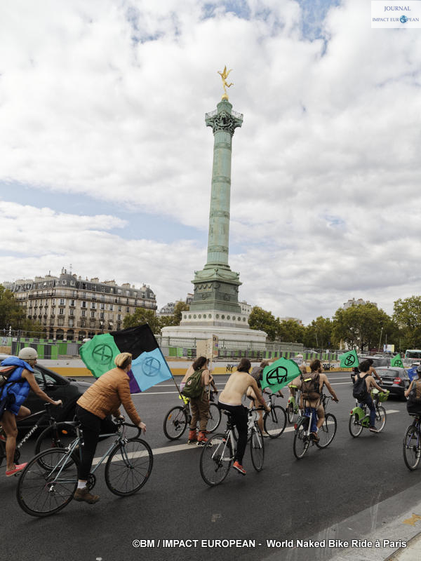 Manif Cyclo-nudiste 17