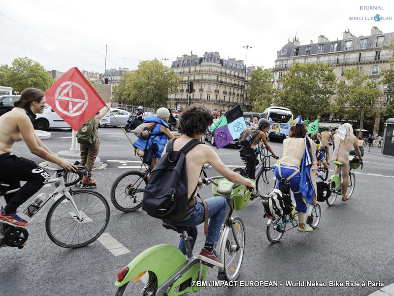 Manif Cyclo-nudiste 23