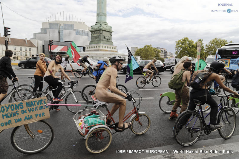 Manif Cyclo-nudiste 25