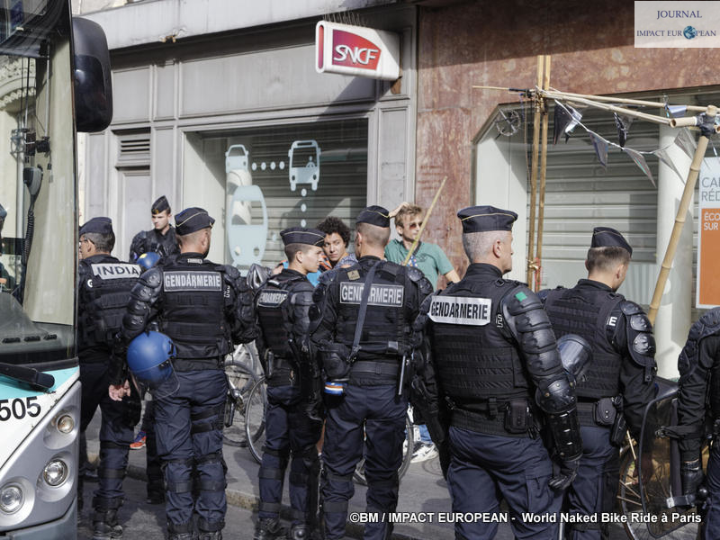 Manif Cyclo-nudiste 27