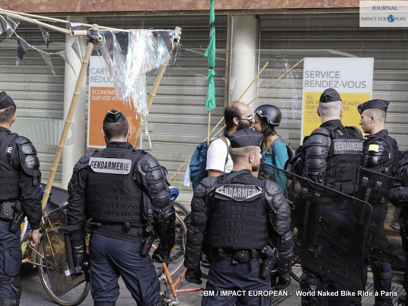 Manif Cyclo-nudiste 28
