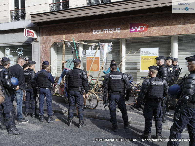 Manif Cyclo-nudiste 29