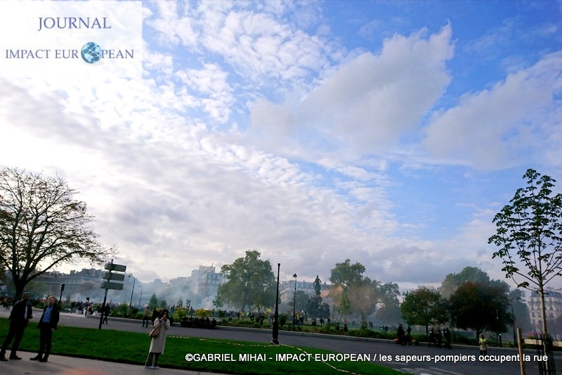 paris-les sapeurs-pompiers occupent la rue 01