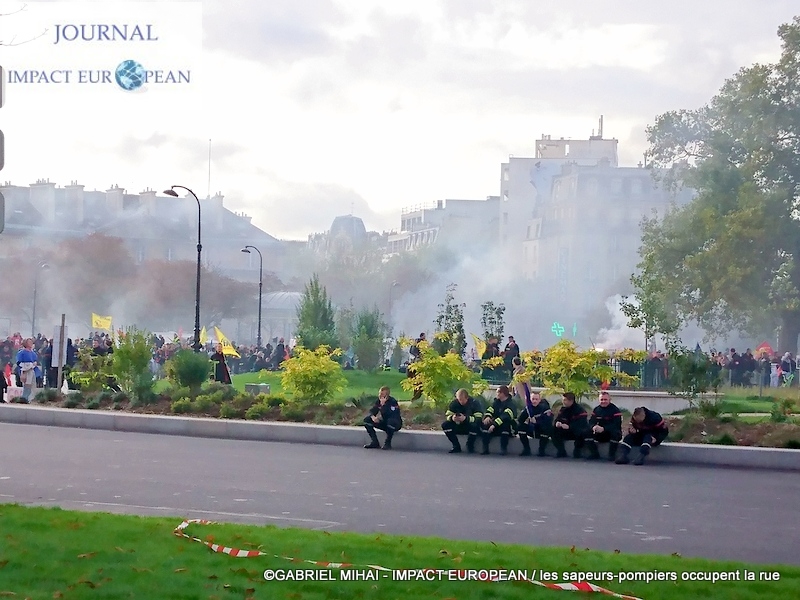 paris-les sapeurs-pompiers occupent la rue05