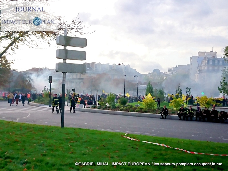 paris-les sapeurs-pompiers occupent la rue06