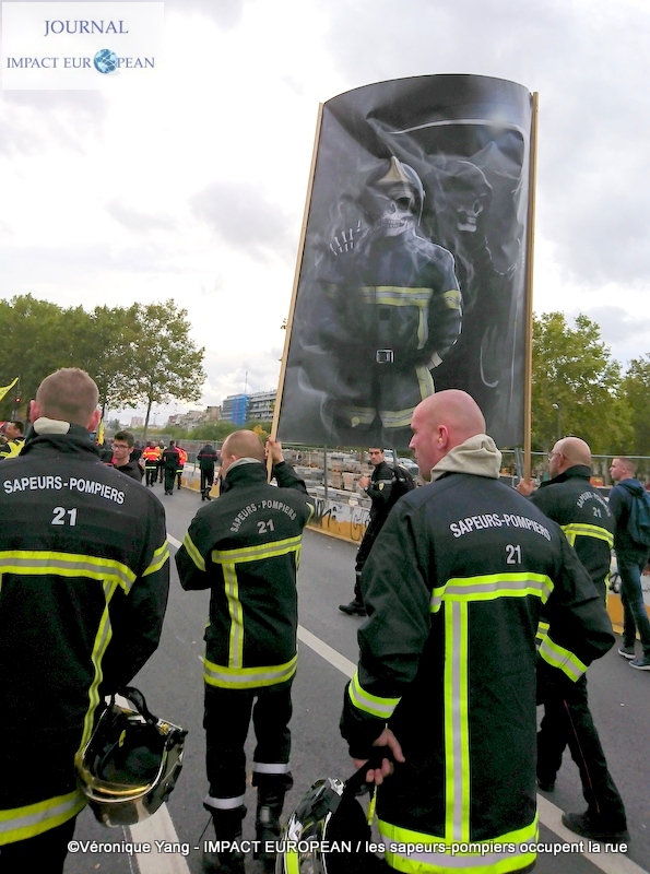 paris-les sapeurs-pompiers occupent la rue15