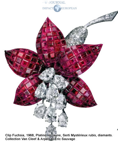Platine, or jaune, Serti Mystérieux rubis, diamants. Collection Van Cleef & Arpels © Eric Sauvage