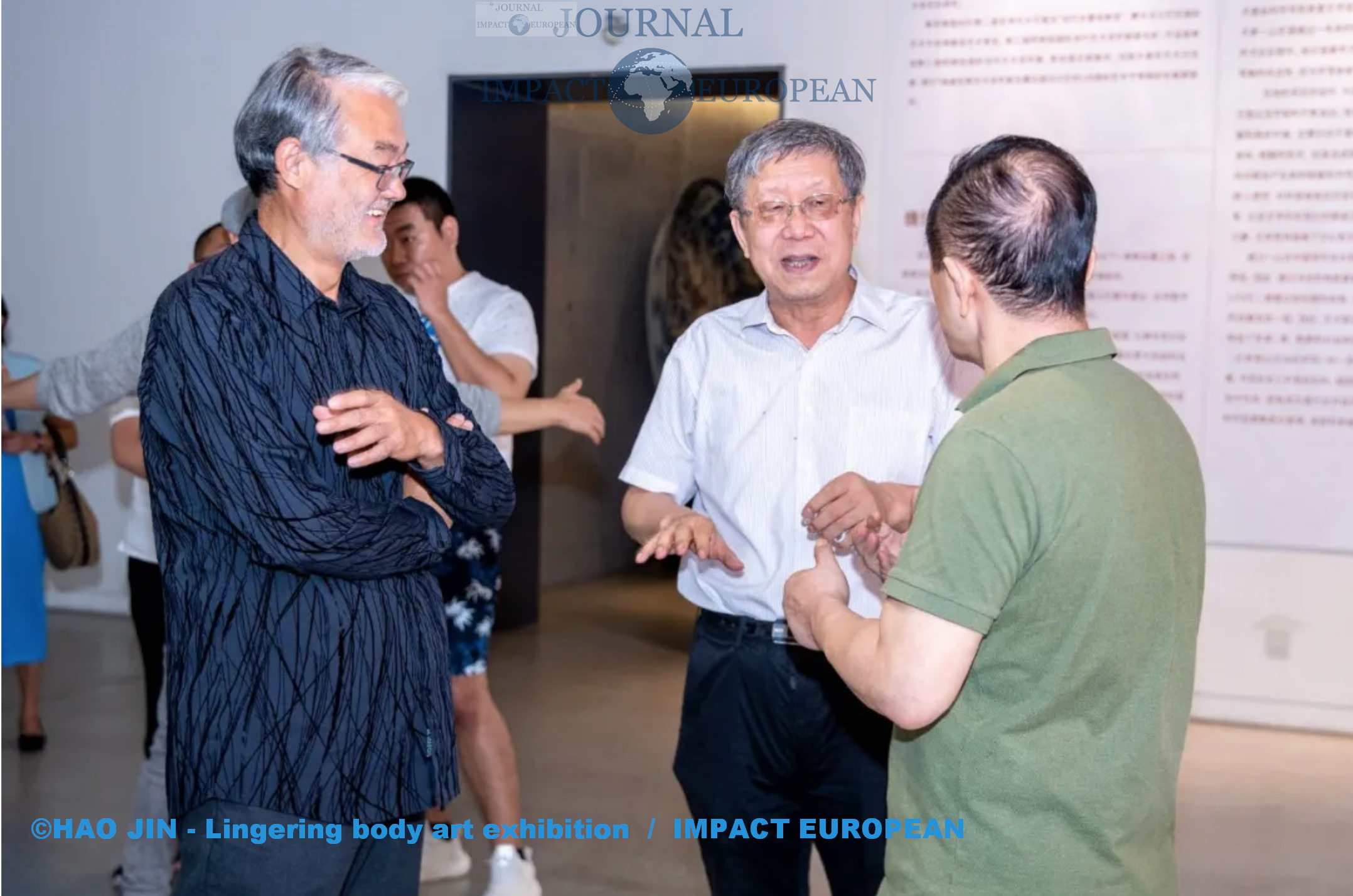 Shuang Ning (à gauche), Yishan (au milieu), Jia Tingfeng (à droite) pour un échange artistique 2.1