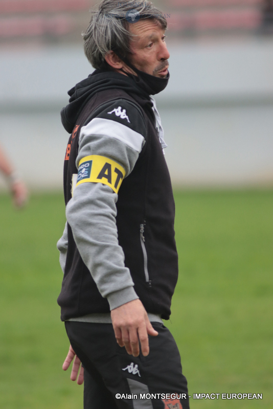 Laurent Balue , l'entraîneur de Narbonne
