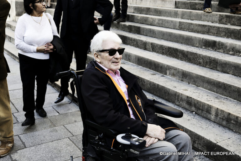 CATHERINE LACHENS OBSEQUES 41