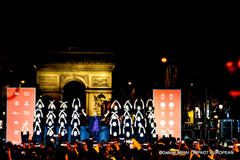 IMG_7326Champs-Élysées illuminati