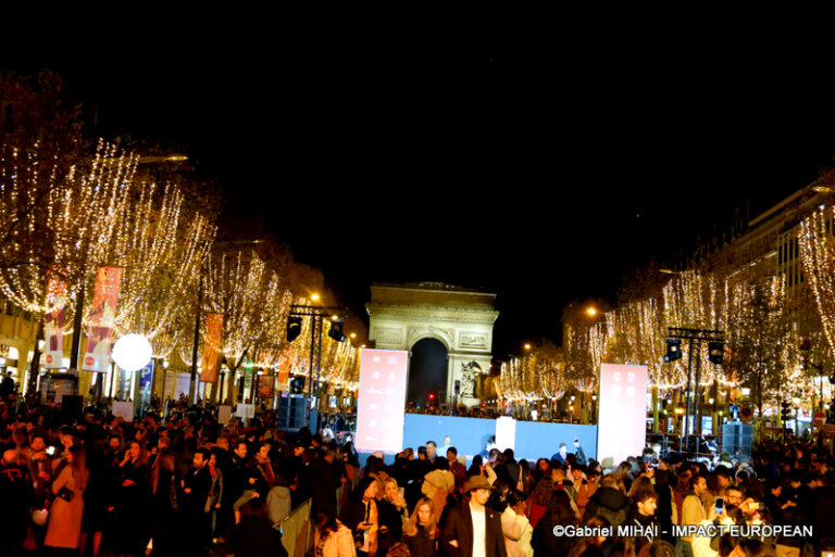 IMG_7393Champs-Élysées illuminati