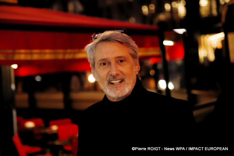 Antoine de Caunes - Arrivées au dîner des nommés des César 2024 au Fouquet's Paris