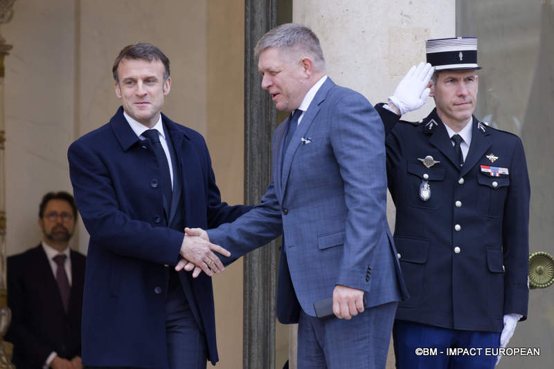 Le président français Emmanuel Macron et Robert Fico, le Premier ministre de Slovaquie