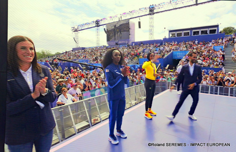 CZE - Zuzana HEJINOVA médaille d'argent,  SUA - Lashinda DEMUS médaille d'or et JAM - Kaliese SPENCER Médaille Bonz
