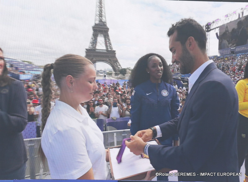 CZE - Zuzana HEJINOVA médaille d'argent,  SUA - Lashinda DEMUS médaille d'or et JAM - Kaliese SPENCER Médaille Bonz