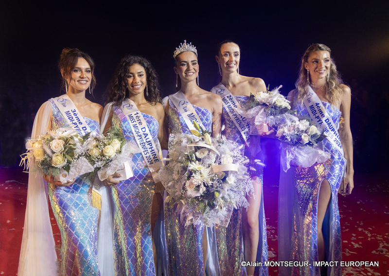 de gauche à droite:: Alexia Baute , Maëliss Clio , Olivia Sirena , Blandine Abad et Coline Boireau