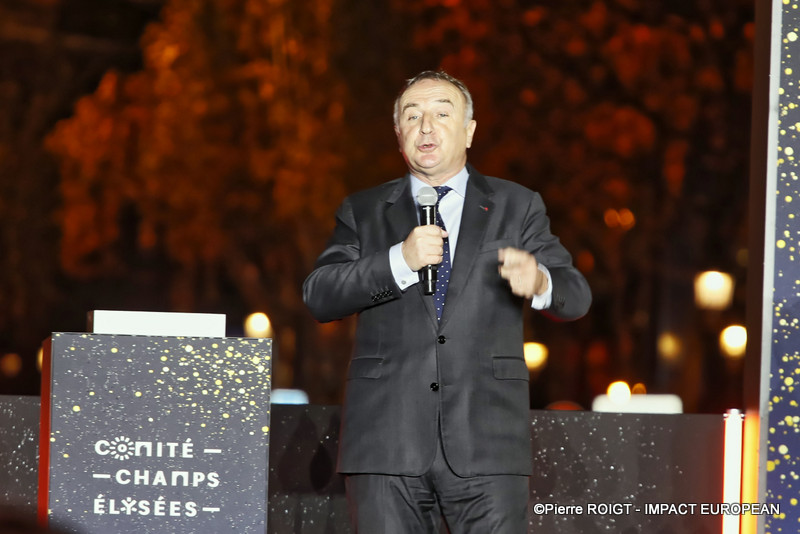 _27I3031champs elysee noel 2024